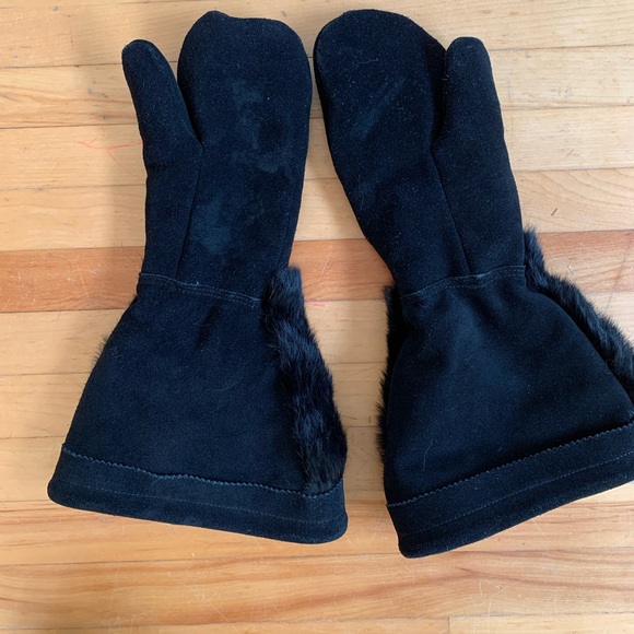 Manitobah Black Gauntlet - M Size - Rabbit Fur - Picture 2 of 3